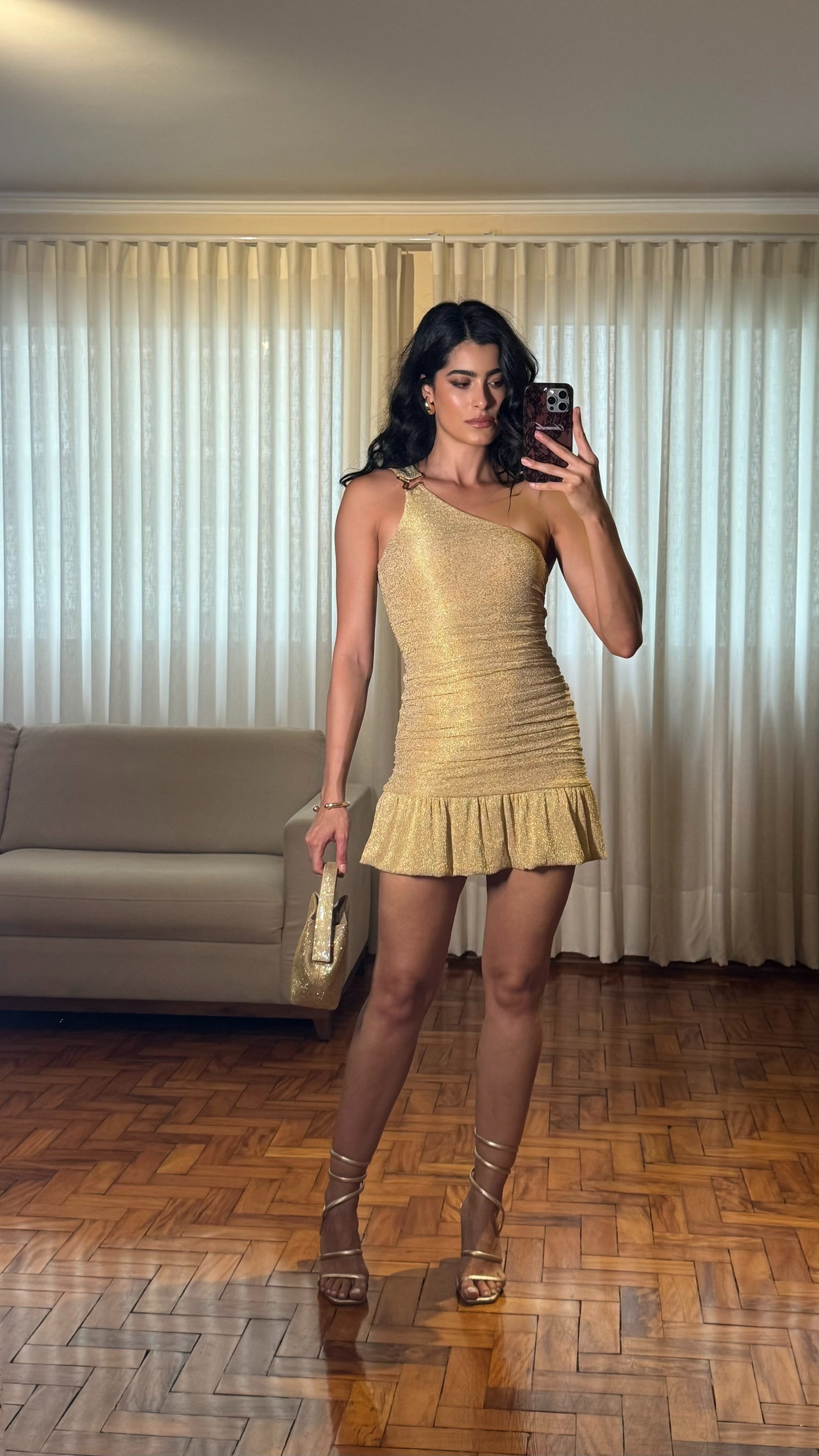 Vestido Curto Assimetrico Cintilante